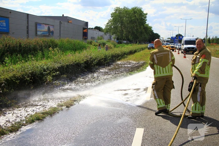 Flinke verkeershinder na bermbrand