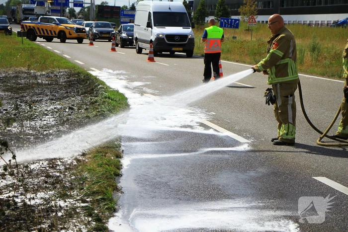 Flinke verkeershinder na bermbrand
