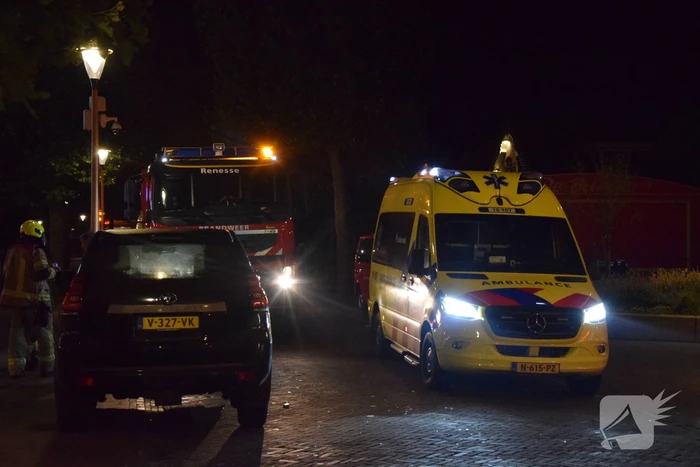 Auto rijdt opzettelijk in op twee horecapanden