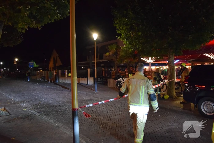 Auto rijdt opzettelijk in op twee horecapanden