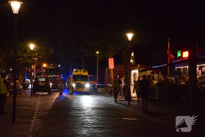 Auto rijdt opzettelijk in op twee horecapanden