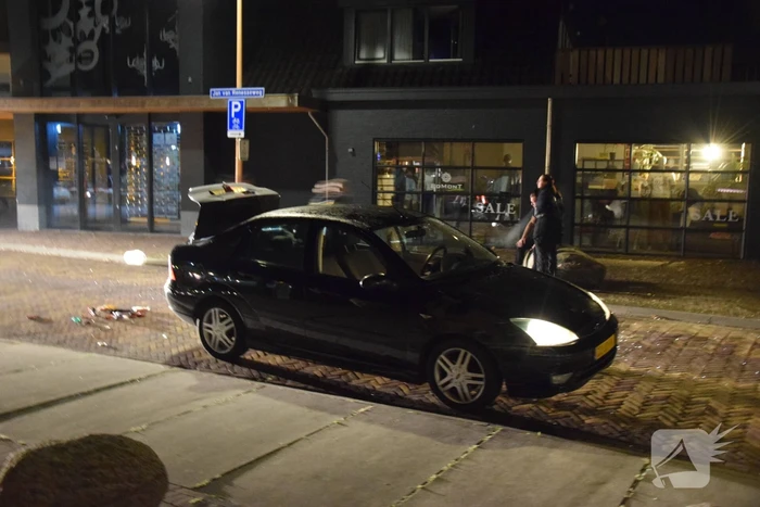 Auto rijdt opzettelijk in op twee horecapanden