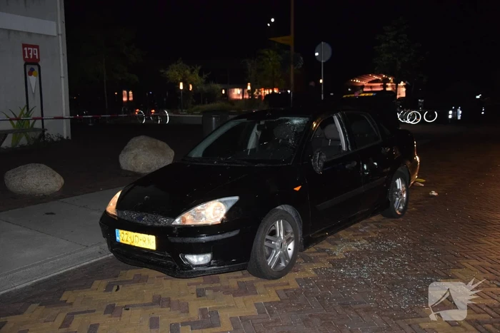 Auto rijdt opzettelijk in op twee horecapanden