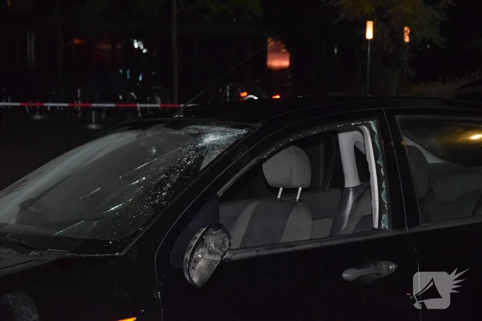 Auto rijdt opzettelijk in op twee horecapanden