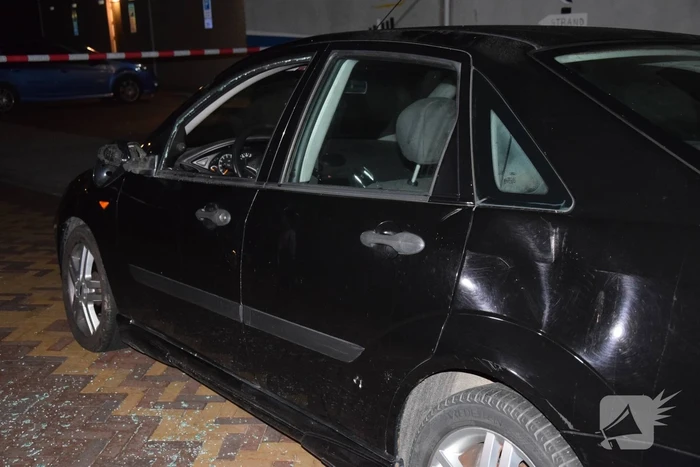 Auto rijdt opzettelijk in op twee horecapanden