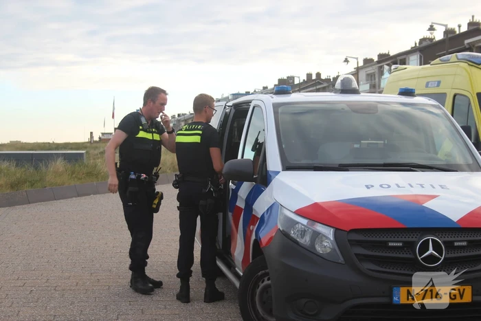 Racefietser belandt op voorruit van auto