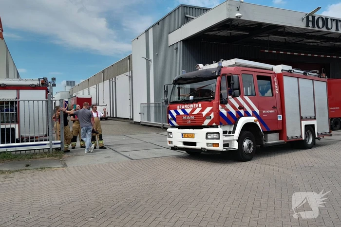 Brand in loods op bedrijventerrein De Groote Lindt