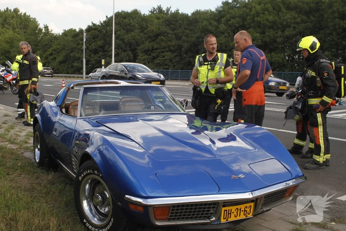 Brandweer doet onderzoek naar rokende Corvette-oldtimer