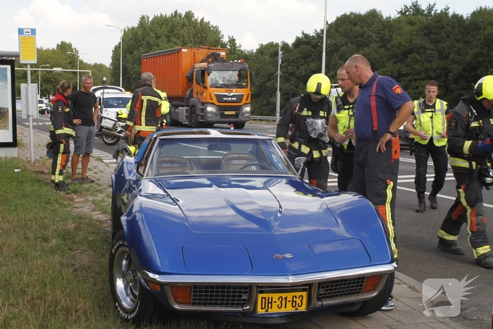 Brandweer doet onderzoek naar rokende Corvette-oldtimer