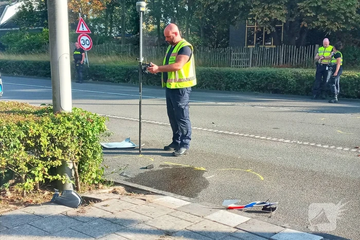 Motoragent botst op politiewagen