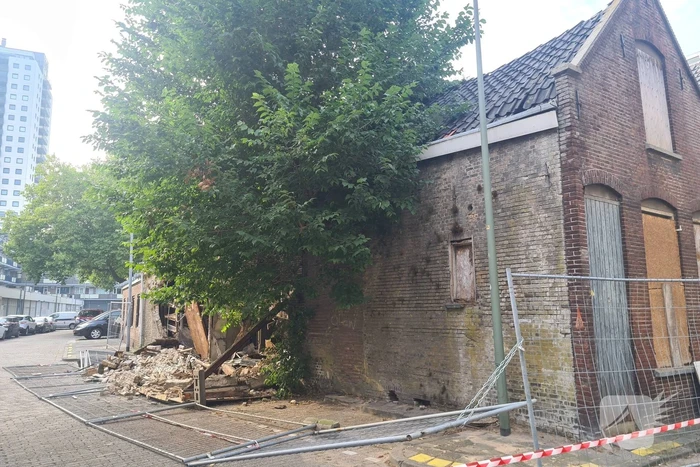 Schuur zwaar beschadigd door instorting