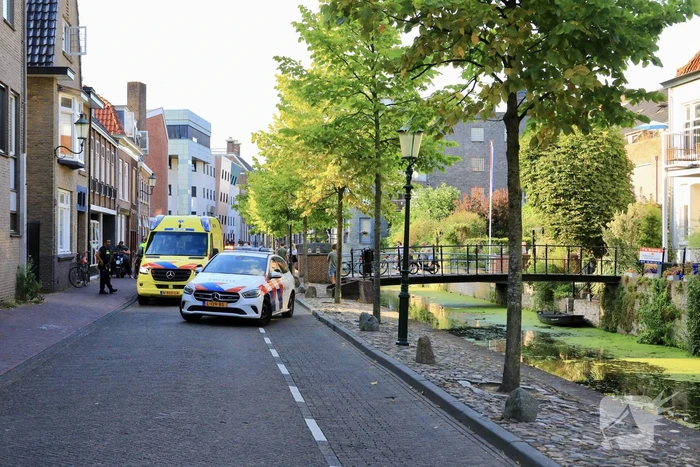 Omstanders redden te water geraakte fietser
