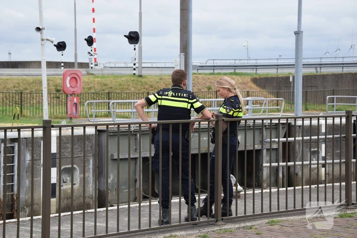 Boot doorgevaren na botsing