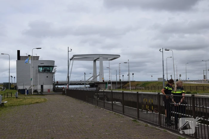 Boot doorgevaren na botsing