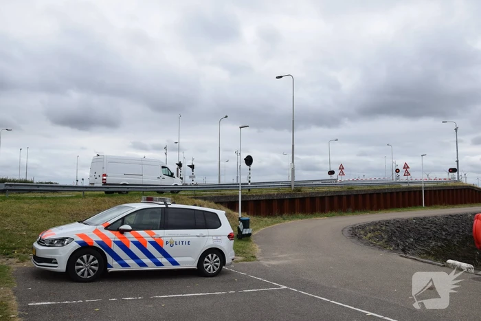 Boot doorgevaren na botsing