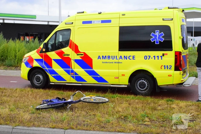 Fietser gewond bij botsing op rotonde