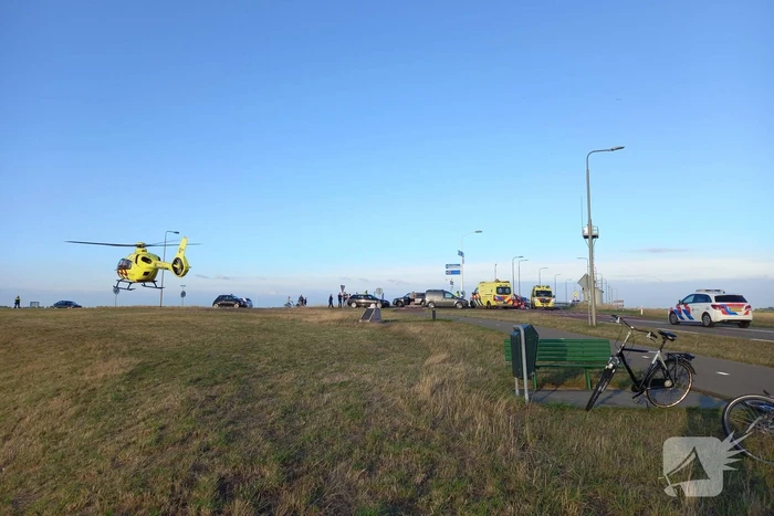 Persoon zwaargewond bij verkeersongeval