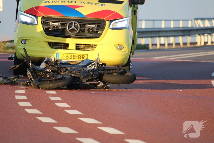 Persoon zwaargewond bij verkeersongeval