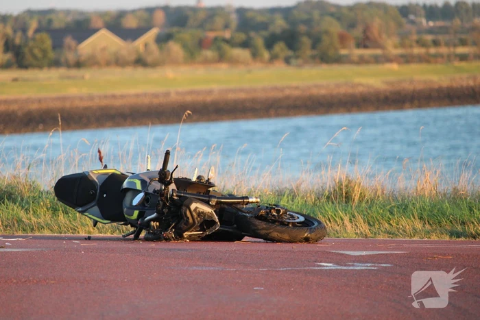 Persoon zwaargewond bij verkeersongeval