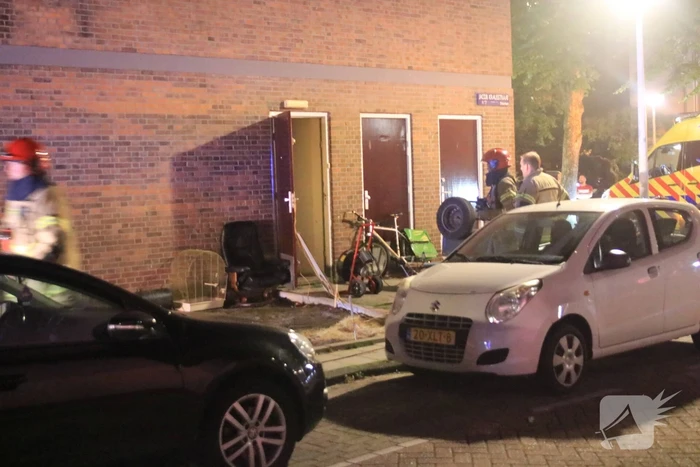 Brandweer voorkomt erger bij felle woningbrand