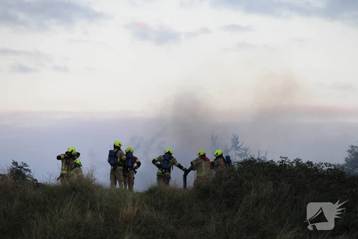 Pallets boven op berg in brand gevlogen