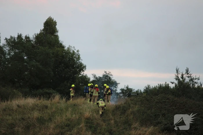 Pallets boven op berg in brand gevlogen