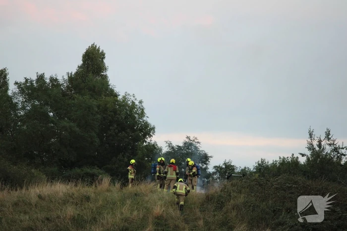 Pallets boven op berg in brand gevlogen