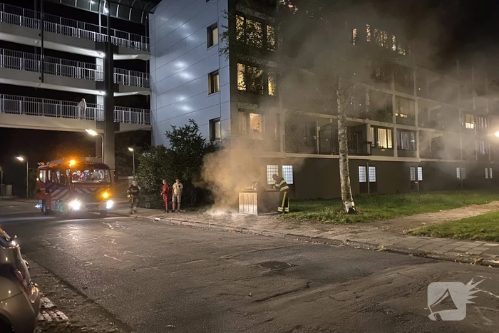 Veel rook bij brand in container