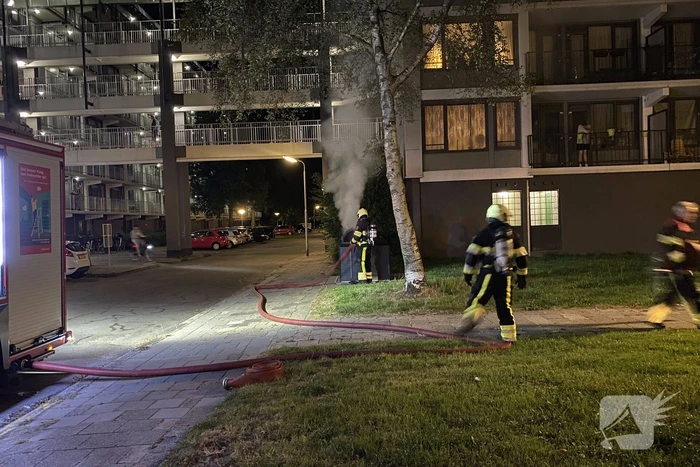 Veel rook bij brand in container