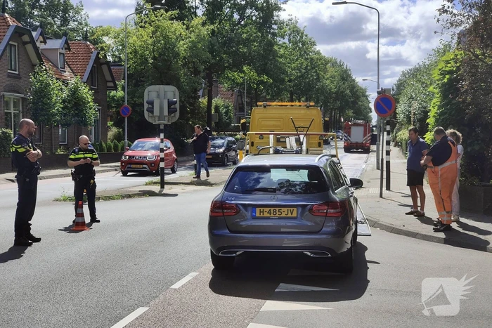 Brandweerwagen onderweg naar brand in botsing met auto