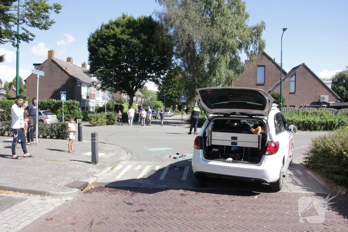 Politievoertuig slaat over de kop tijdens spoedrit