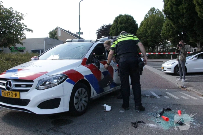 Politievoertuig slaat over de kop tijdens spoedrit