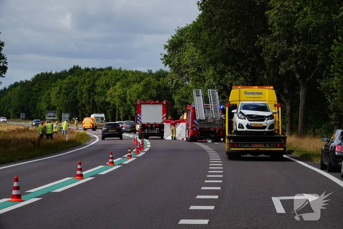 Gewonde nadat auto op de kop belandt