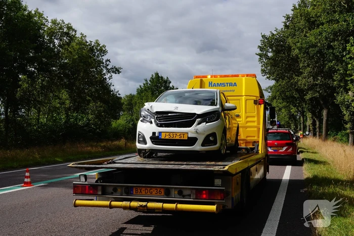 Gewonde nadat auto op de kop belandt
