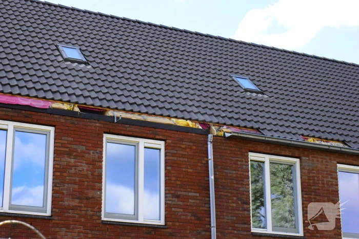Brand in spouwmuur laait weer op