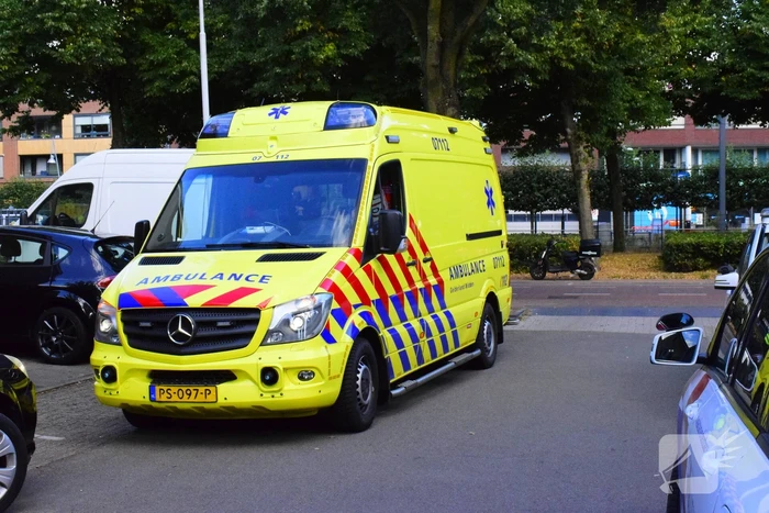 Bezorger en fietser in botsing
