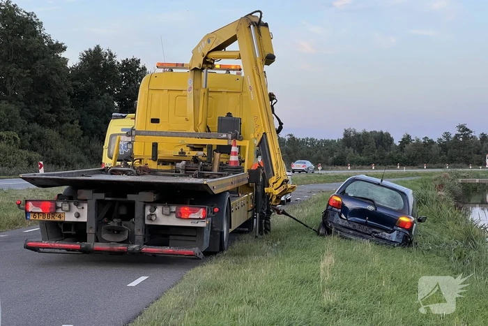 Gewonde nadat auto in water belandt
