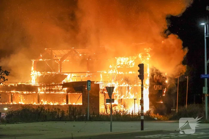Wegrestaurant Onderweg verwoest door uitslaande brand