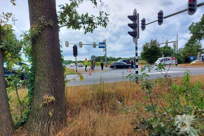 Auto's in botsing op kruising