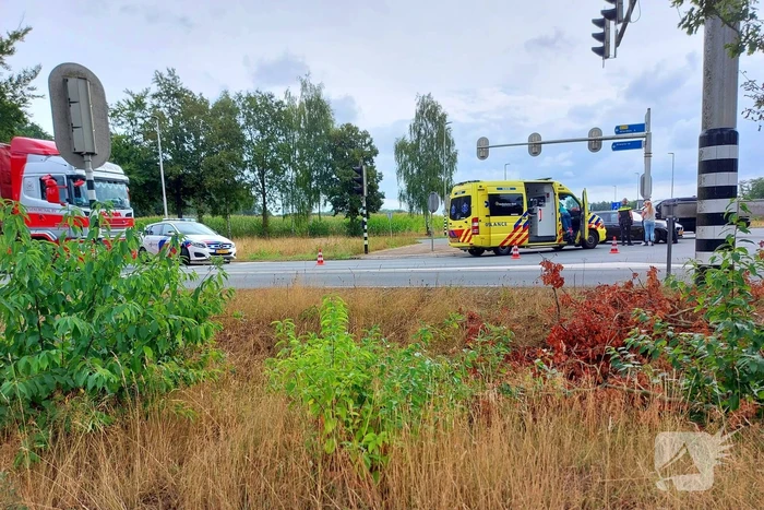 Auto's in botsing op kruising