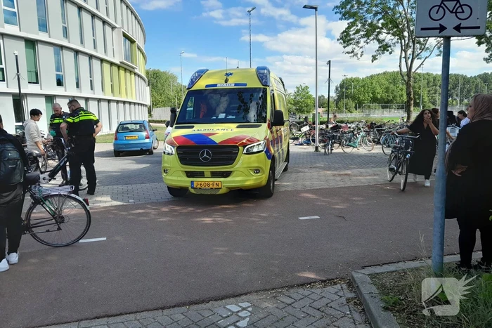 Fietsster gewond na verkeersongeval met auto
