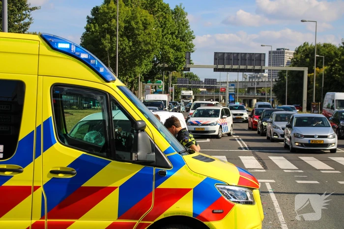 Fietser gewond bij aanrijding met personenauto
