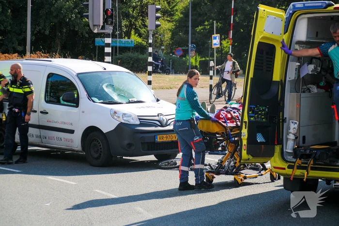 Fietser gewond bij aanrijding met personenauto