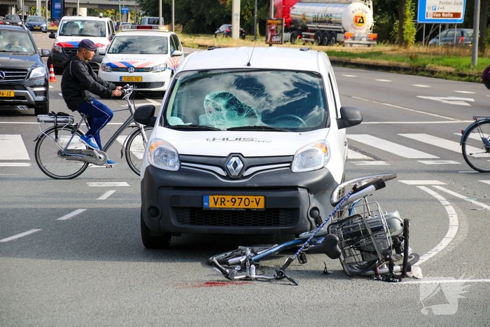 Fietser gewond bij aanrijding met personenauto