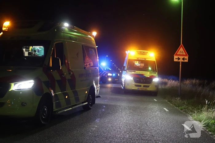 Twee gewonden bij auto te water