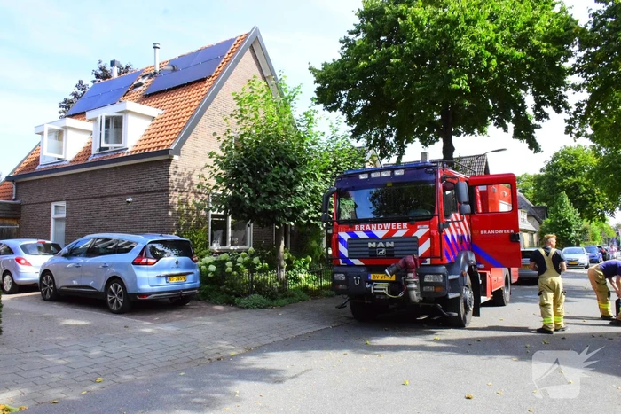 Buitenschijnwerper zet dekbed in brand