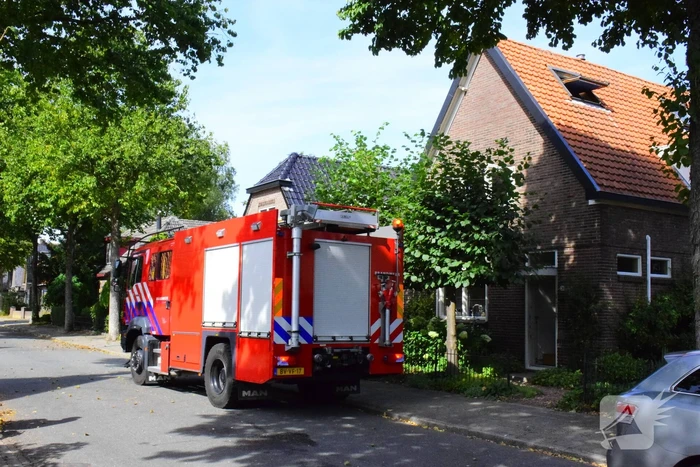 Buitenschijnwerper zet dekbed in brand
