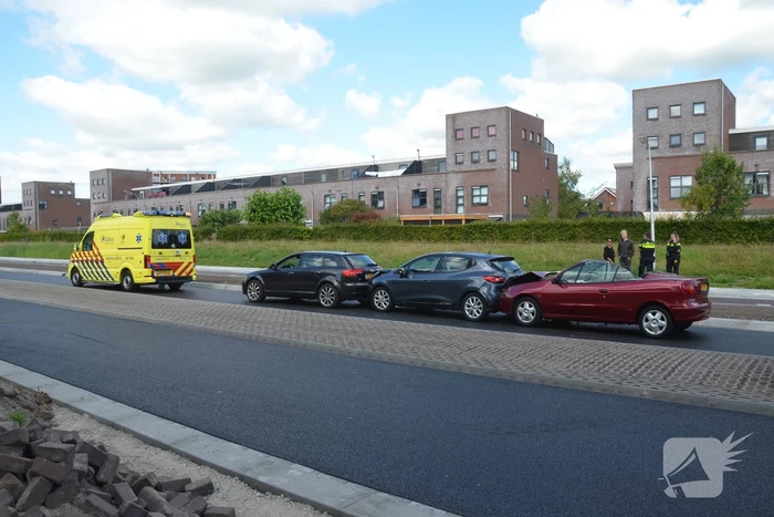 Drie auto's betrokken bij kop-staart aanrijding