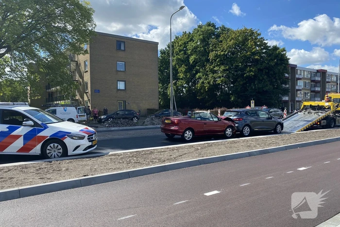 Drie auto's betrokken bij kop-staart aanrijding
