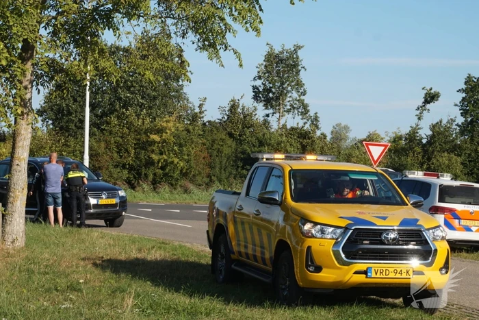 Scooterrijder gewond bij botsing met auto bij rotonde